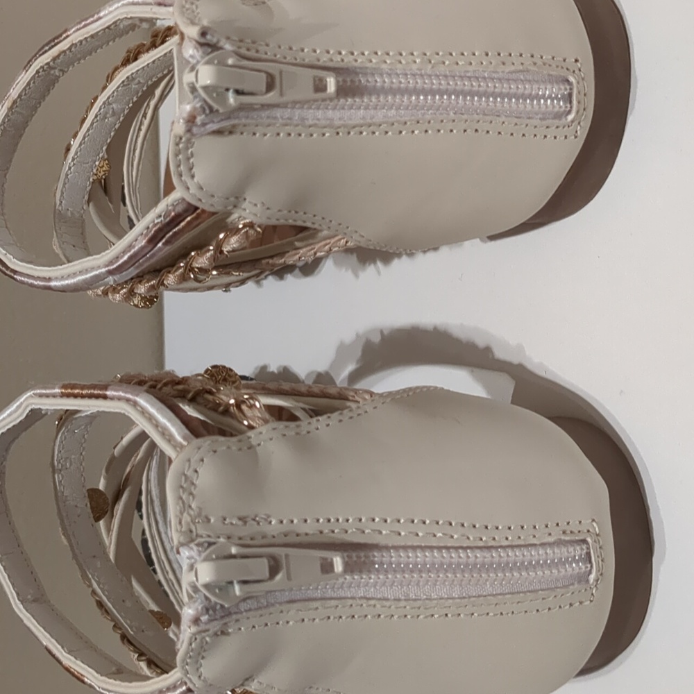 Women's Gladiator Sandals - Picture 2 of 4